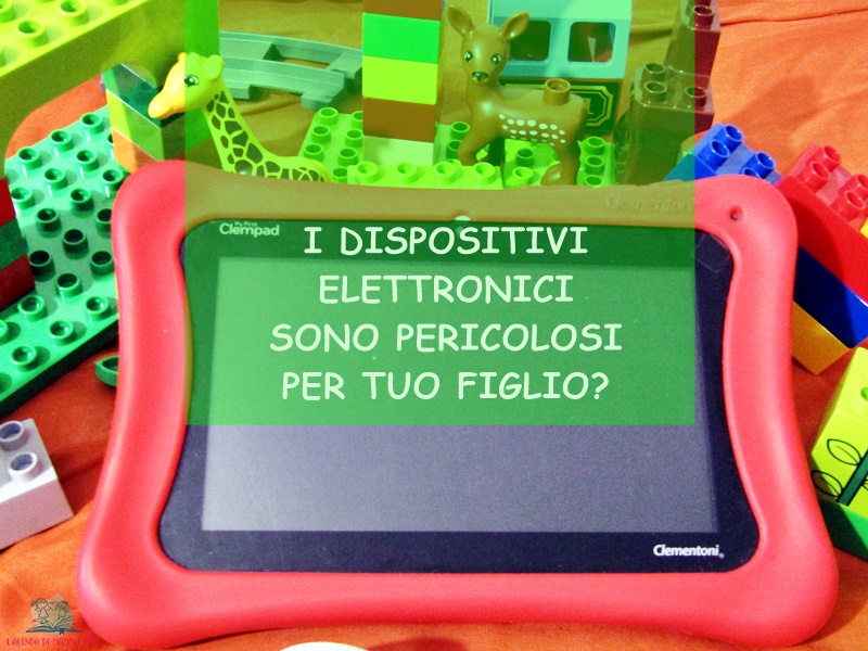 I rischi dei dispositivi elettronici per la salute del bambino, spiegati da L'Agenda di mamma Bea