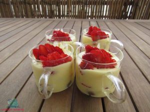 a tavola in 30 minuti con i tiramisù alle fragole preparati da L'Agenda di mamma Bea