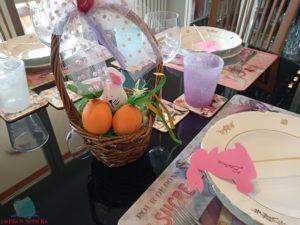 decorare la tavola con i coniglietti de L'Agenda di mamma Bea